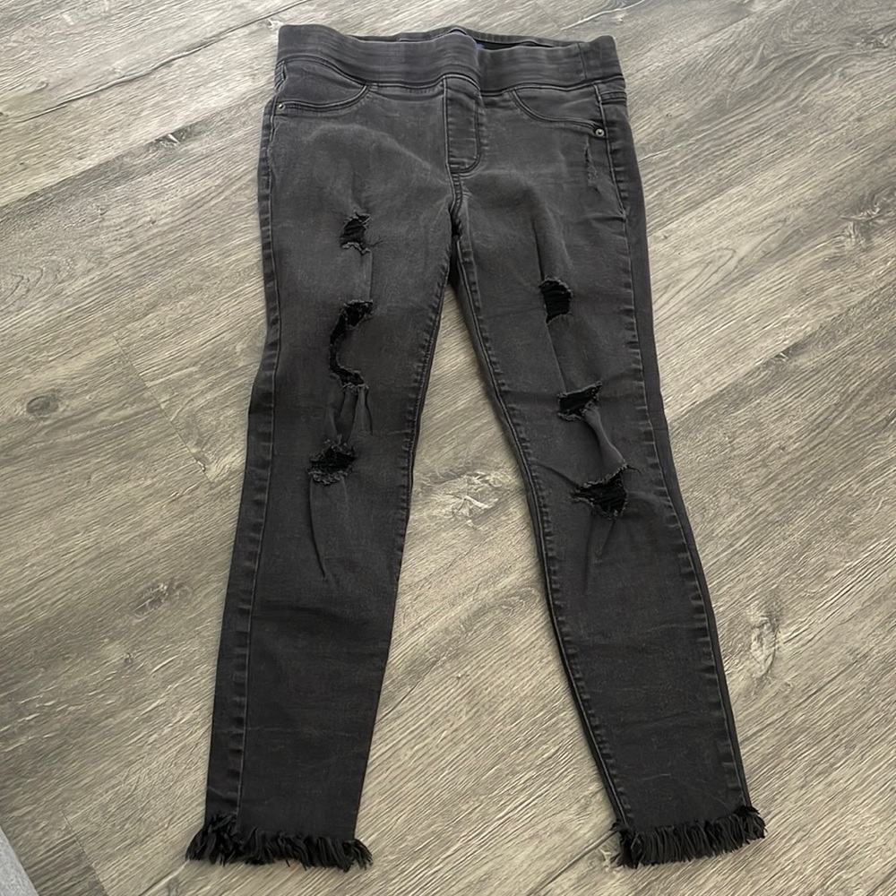 Old Navy Size 8P $5 black Distressed cut AS IS $5 Add/Bundle